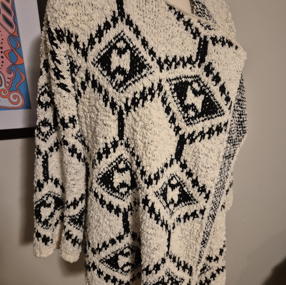 POL Boutique Cozy Black and White Patterned Cardigan Drapey Oversized S But OSFM - Picture 10 of 14